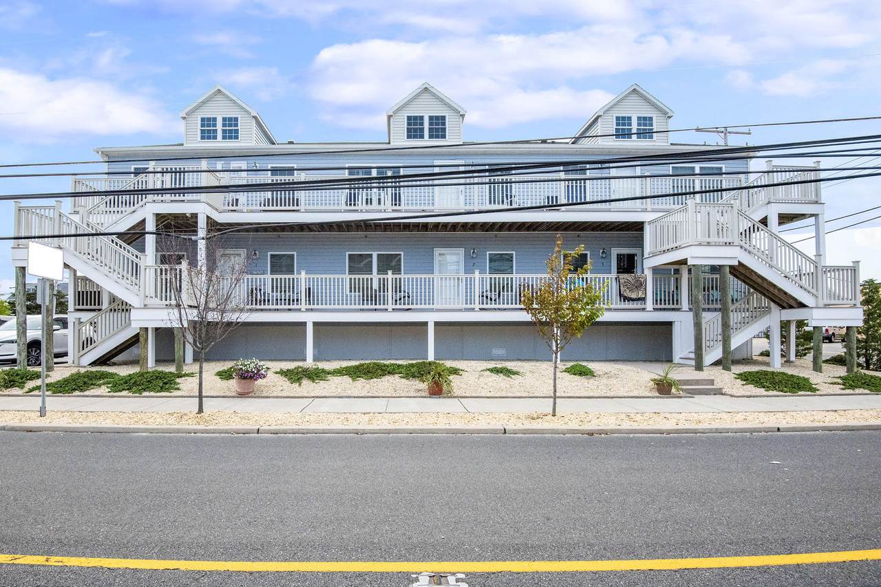 2033 Grand Central Avenue - Photo 1