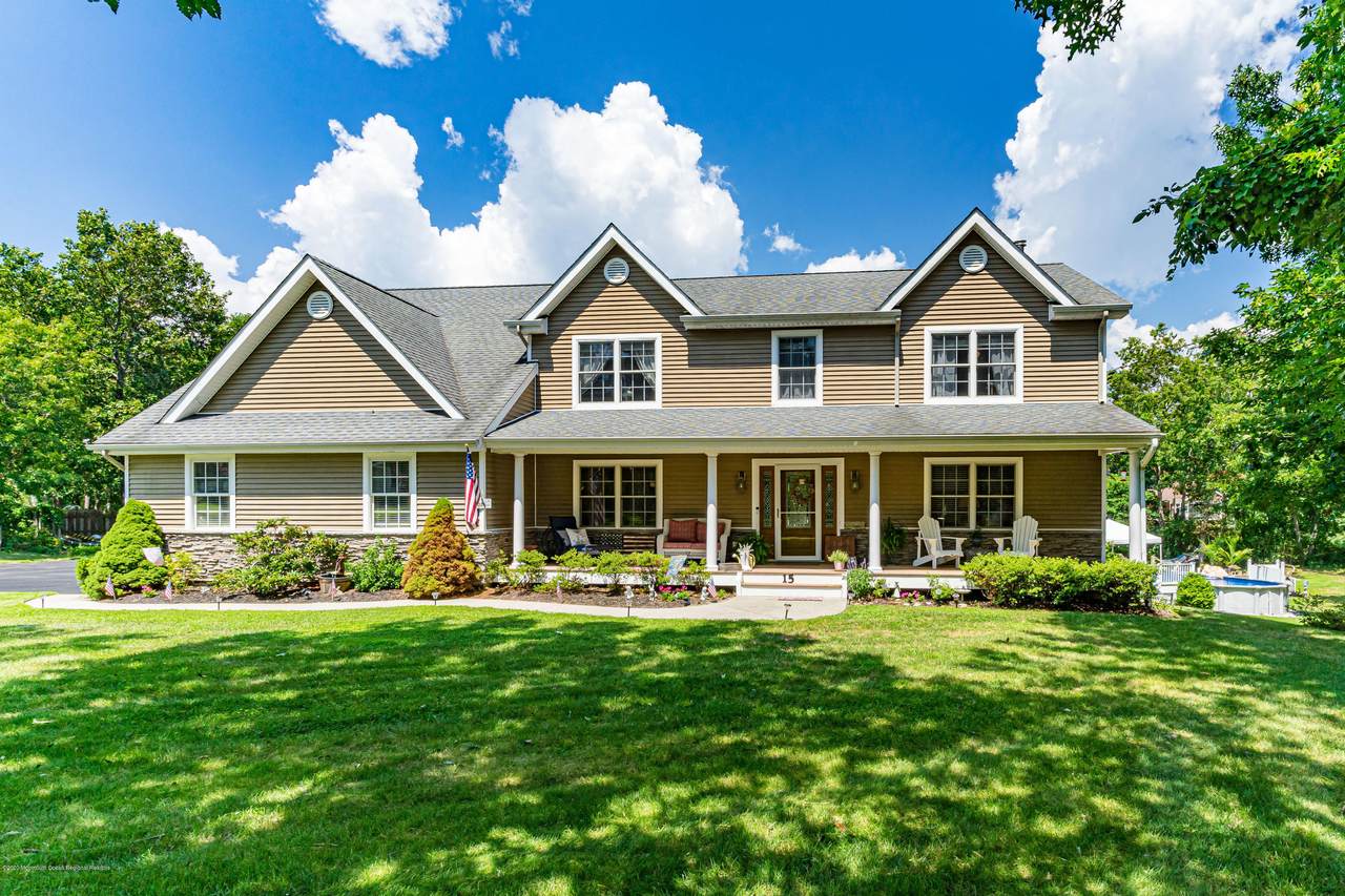 15 Maplewood Drive - Photo 1