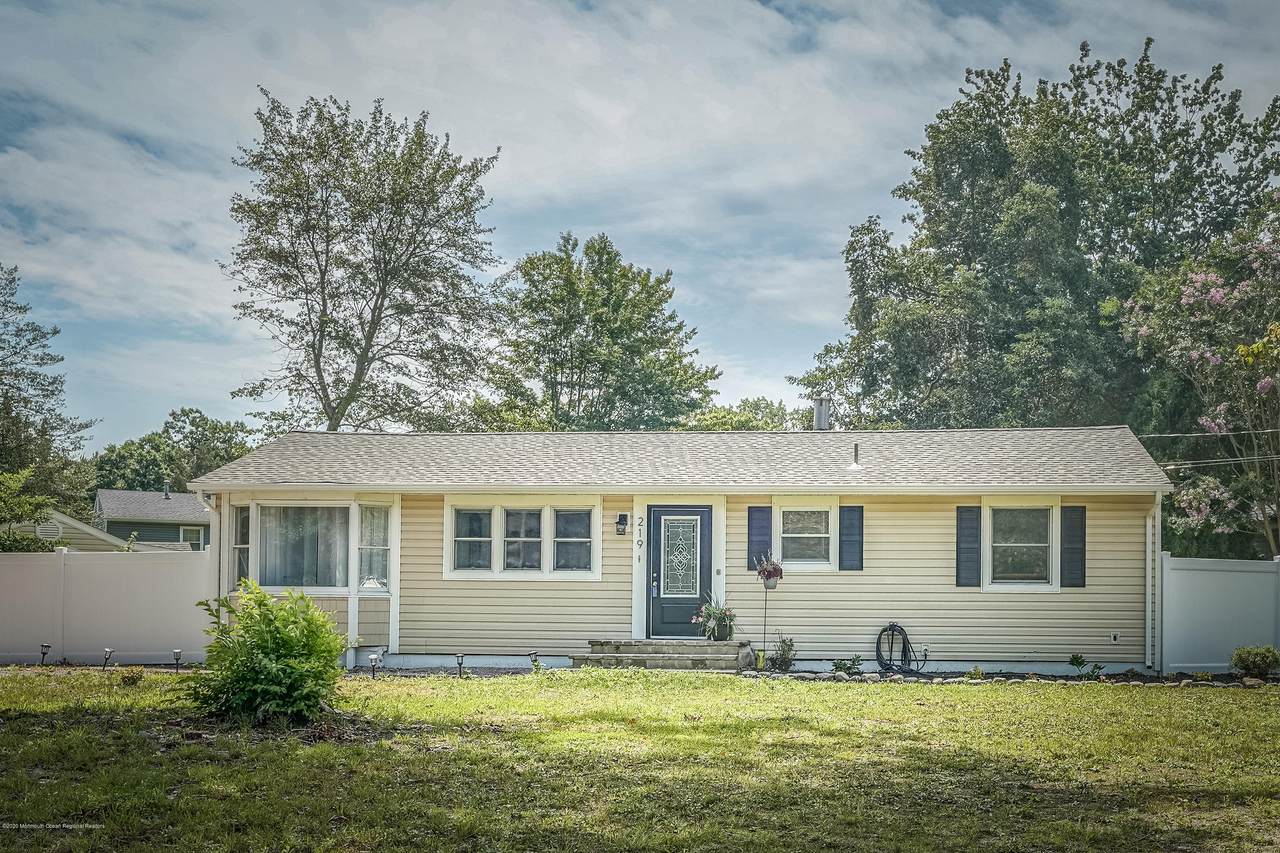 219 Laurel Boulevard - Photo 1
