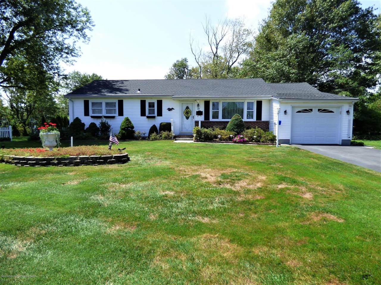 18 Doreen Drive - Photo 1