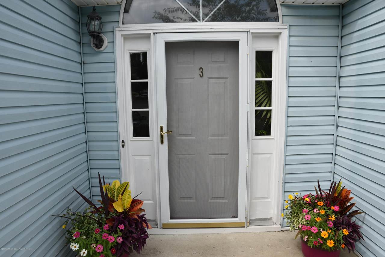 3 Colonial Square - Photo 1