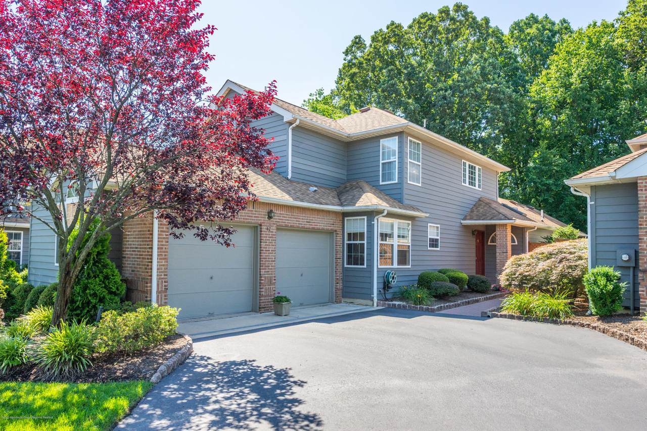 42 Fairway Boulevard - Photo 1