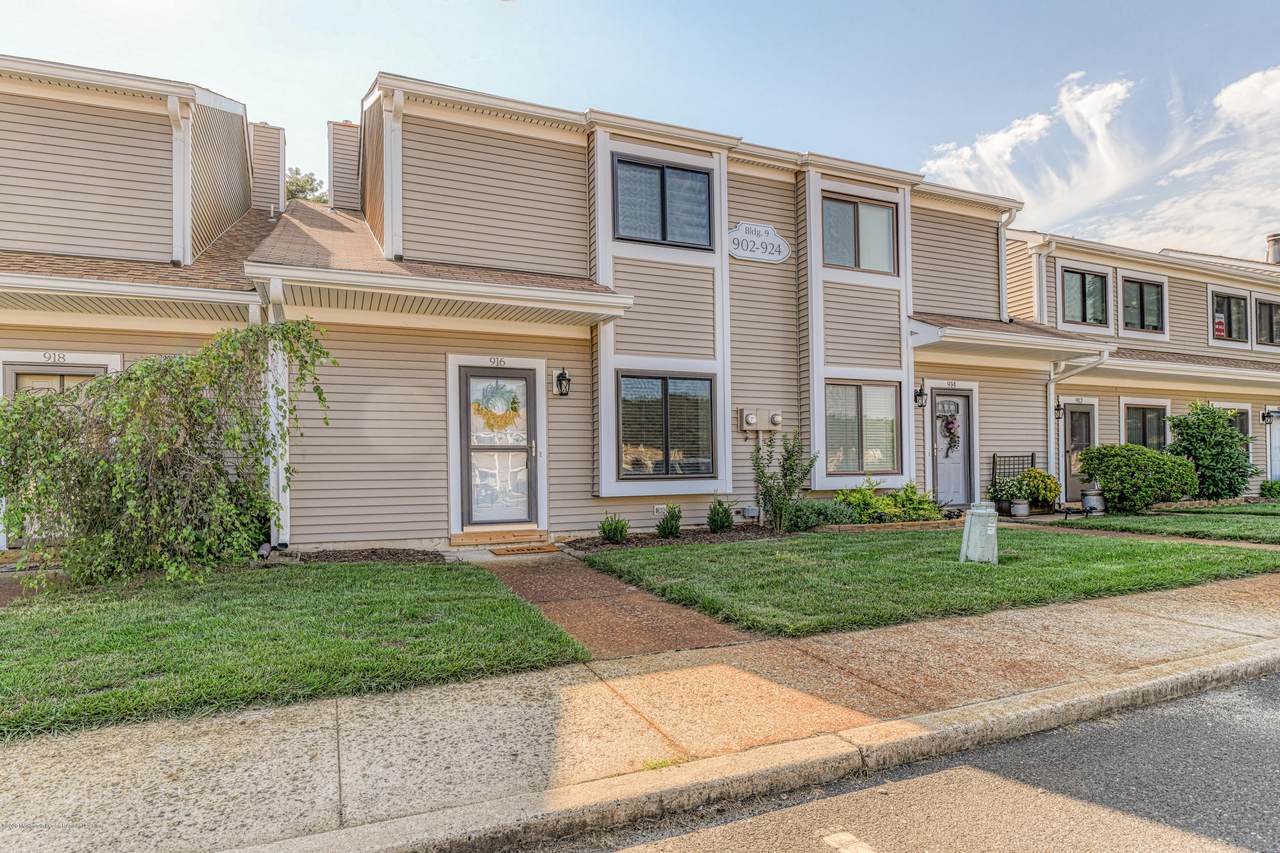 916 Sandra Place - Photo 1