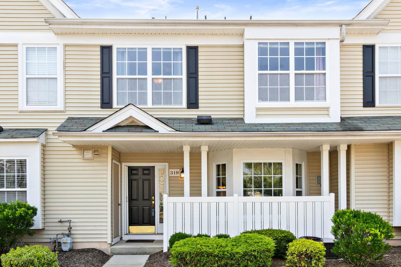 319 Brookfield Drive - Photo 1