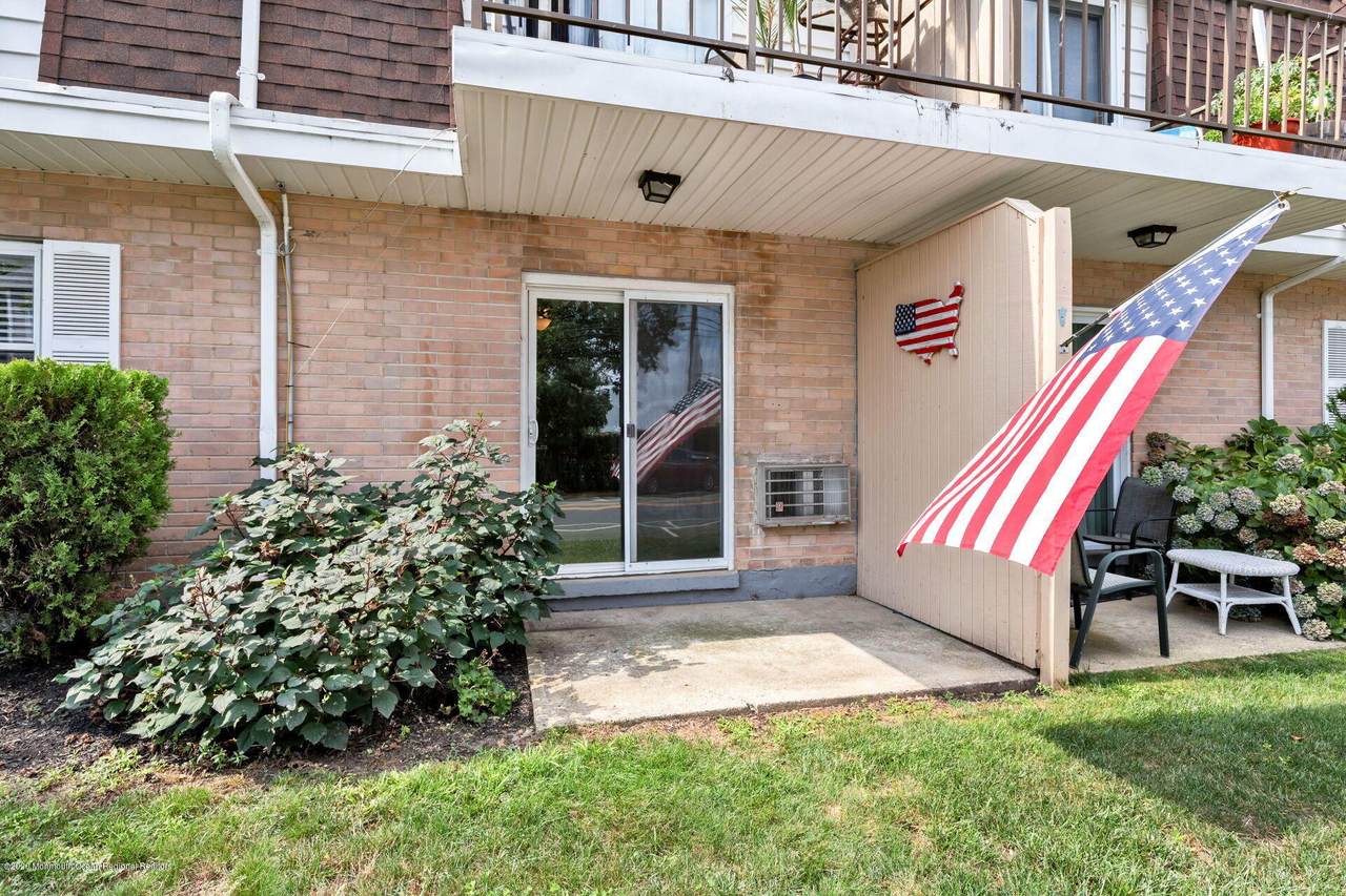 321-323 Shore Drive - Photo 1