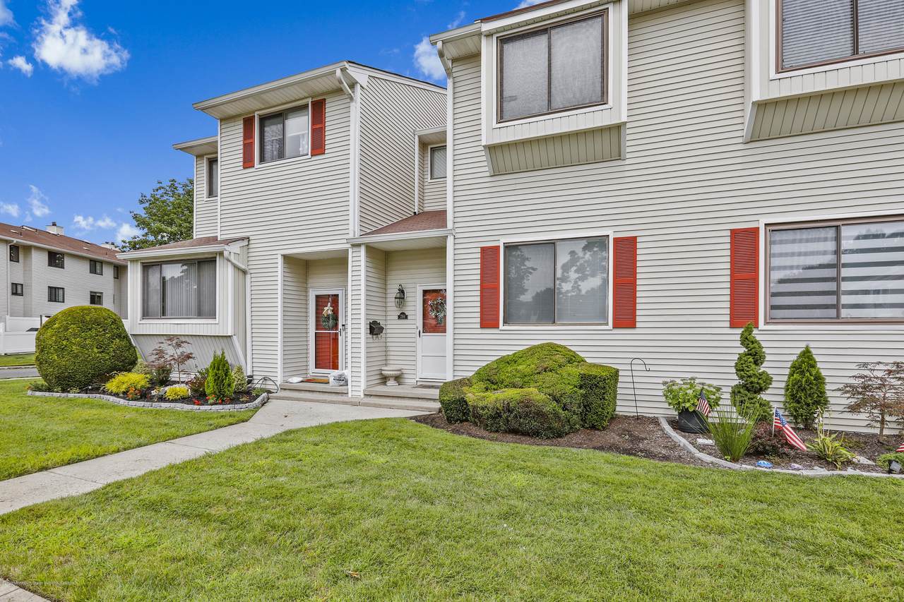 284 Clubhouse Drive - Photo 1