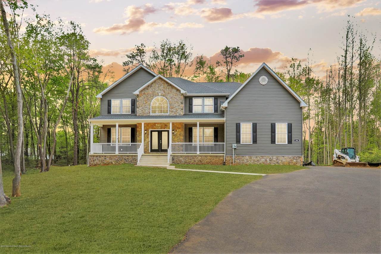 206 Matchaponix Avenue - Photo 1