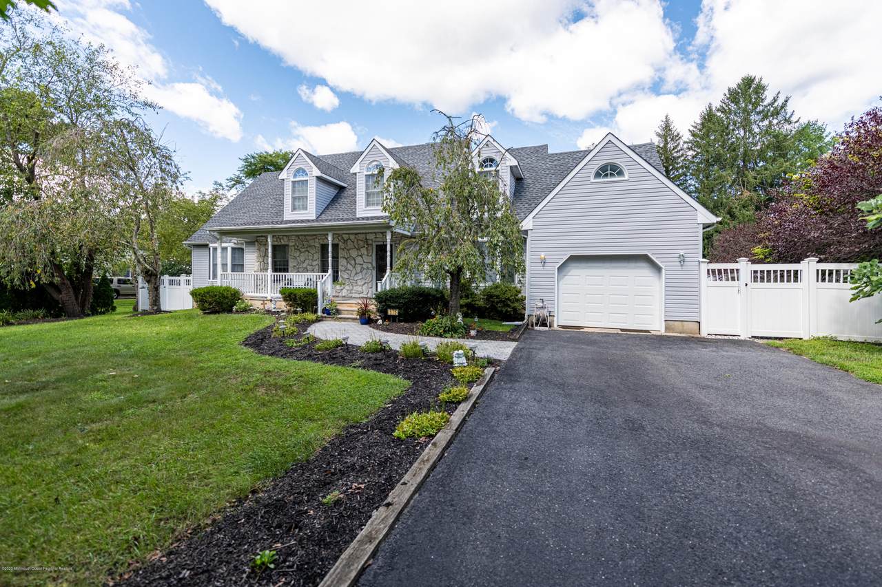 575 Herbert Lane - Photo 1