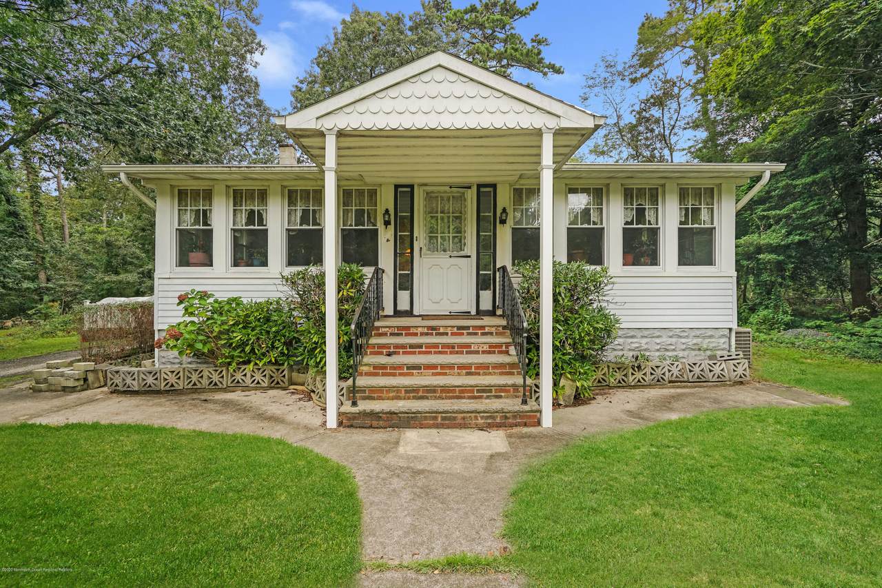28 Avenue E - Photo 1
