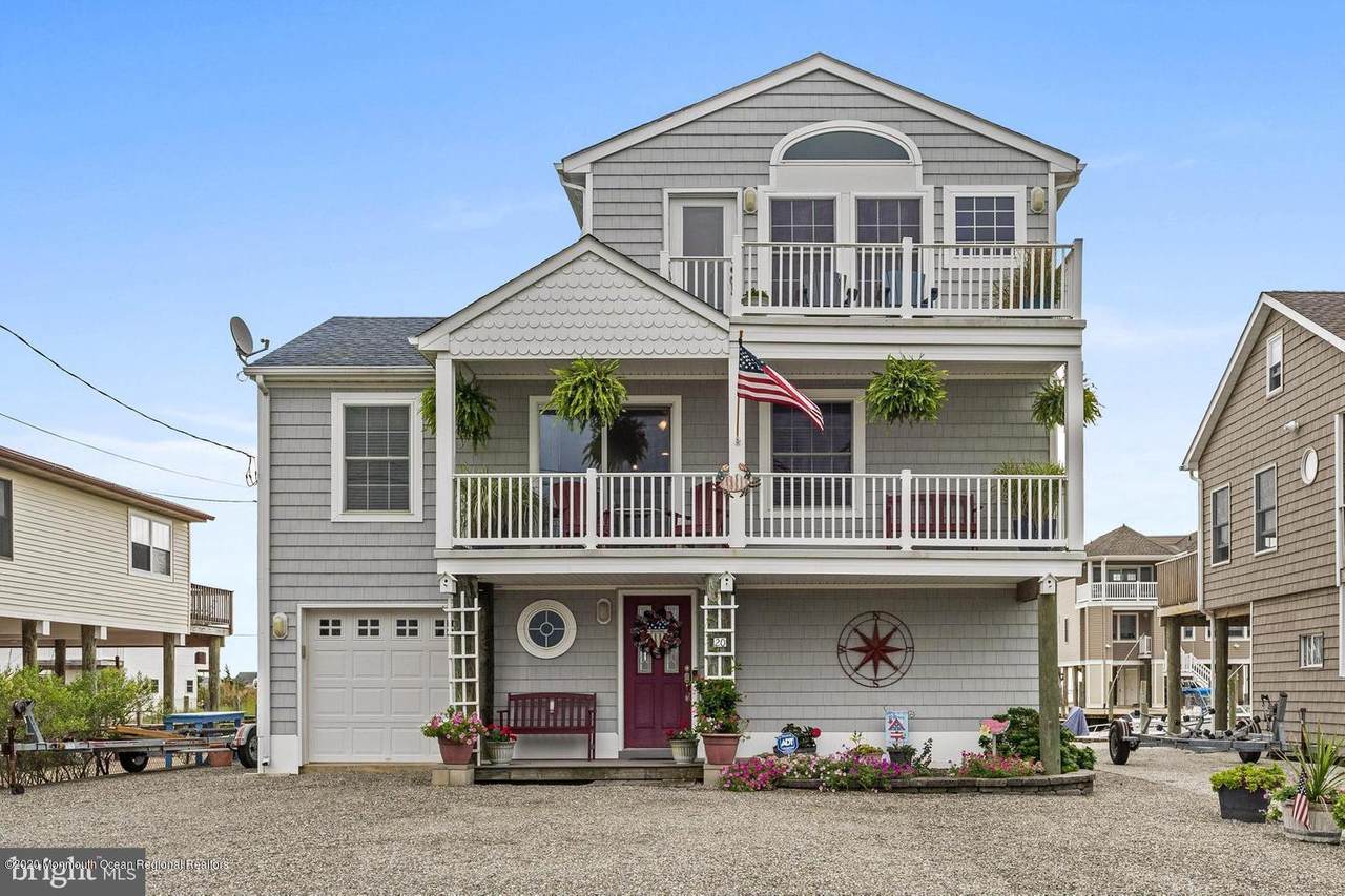 20 Carroll Avenue - Photo 1