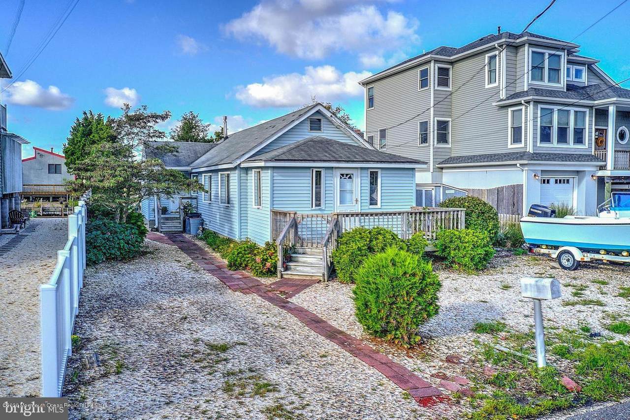 88 Edgewater Drive - Photo 1