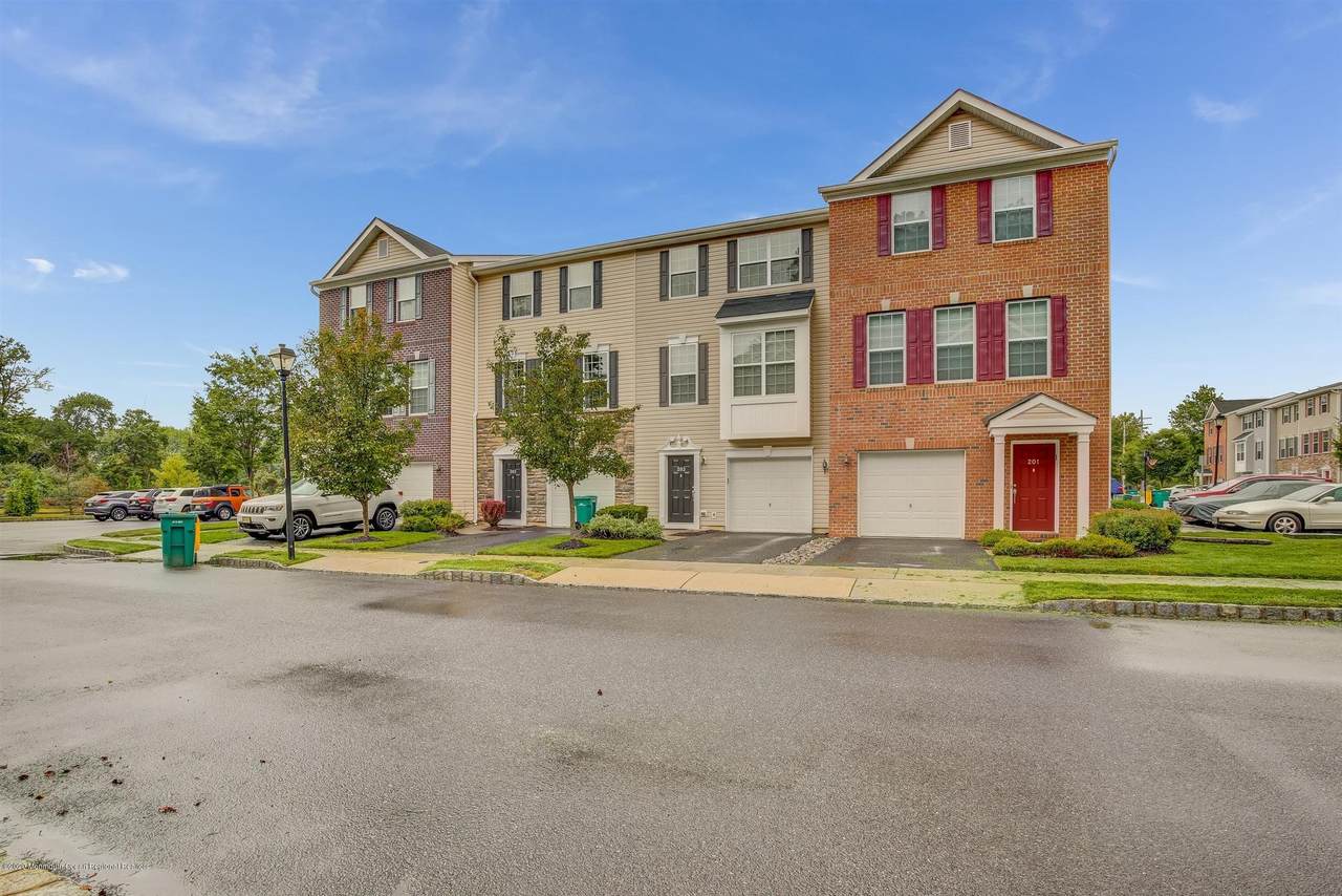 203 Chickadee Court - Photo 1