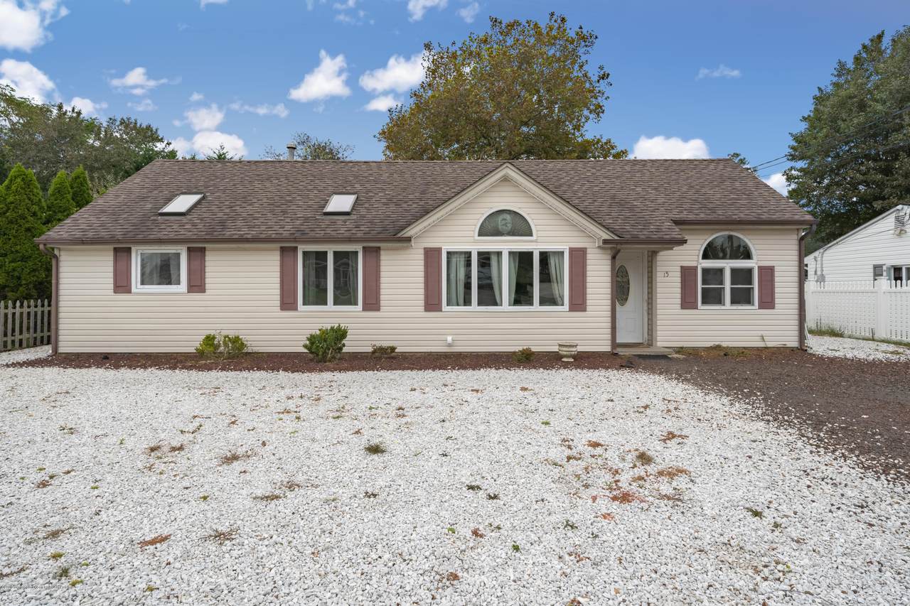 15 Skippers Boulevard - Photo 1