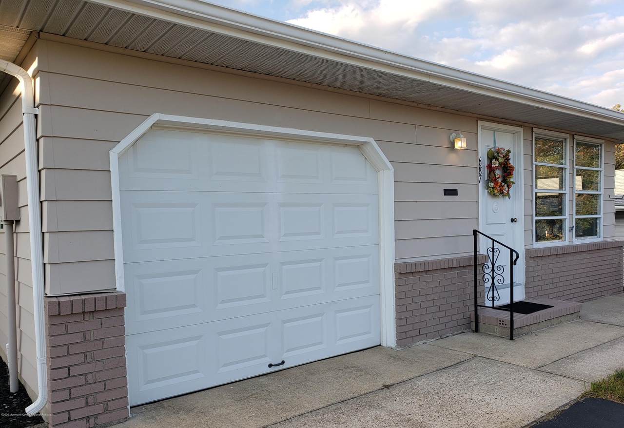 687 Jamaica Boulevard - Photo 1