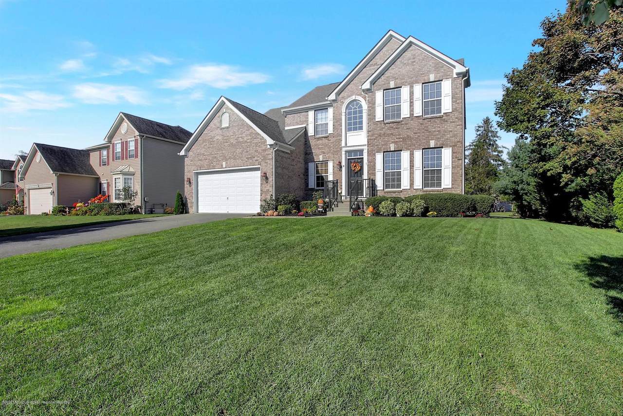 9 Jamie Court - Photo 1