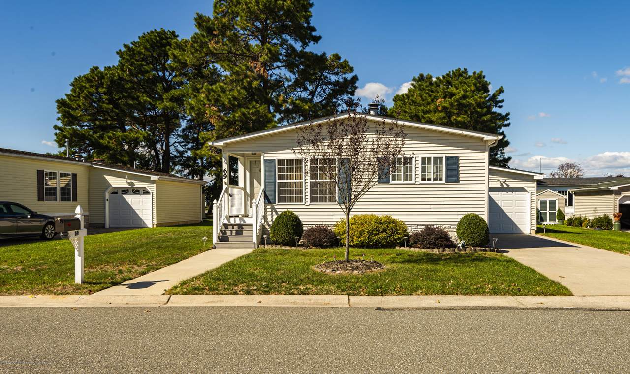 69 Pine Ridge Boulevard - Photo 1