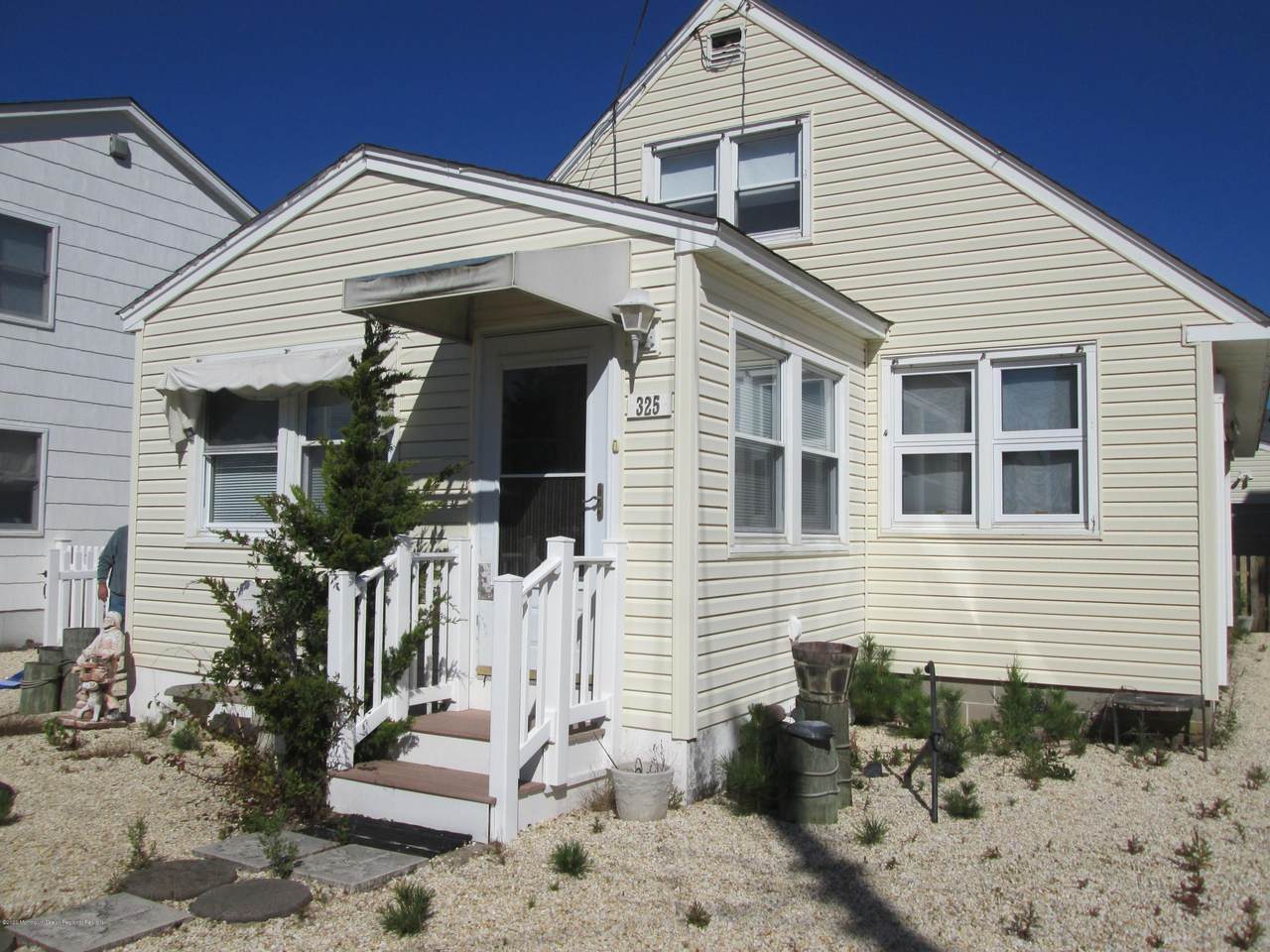 325 Kentford Avenue - Photo 1