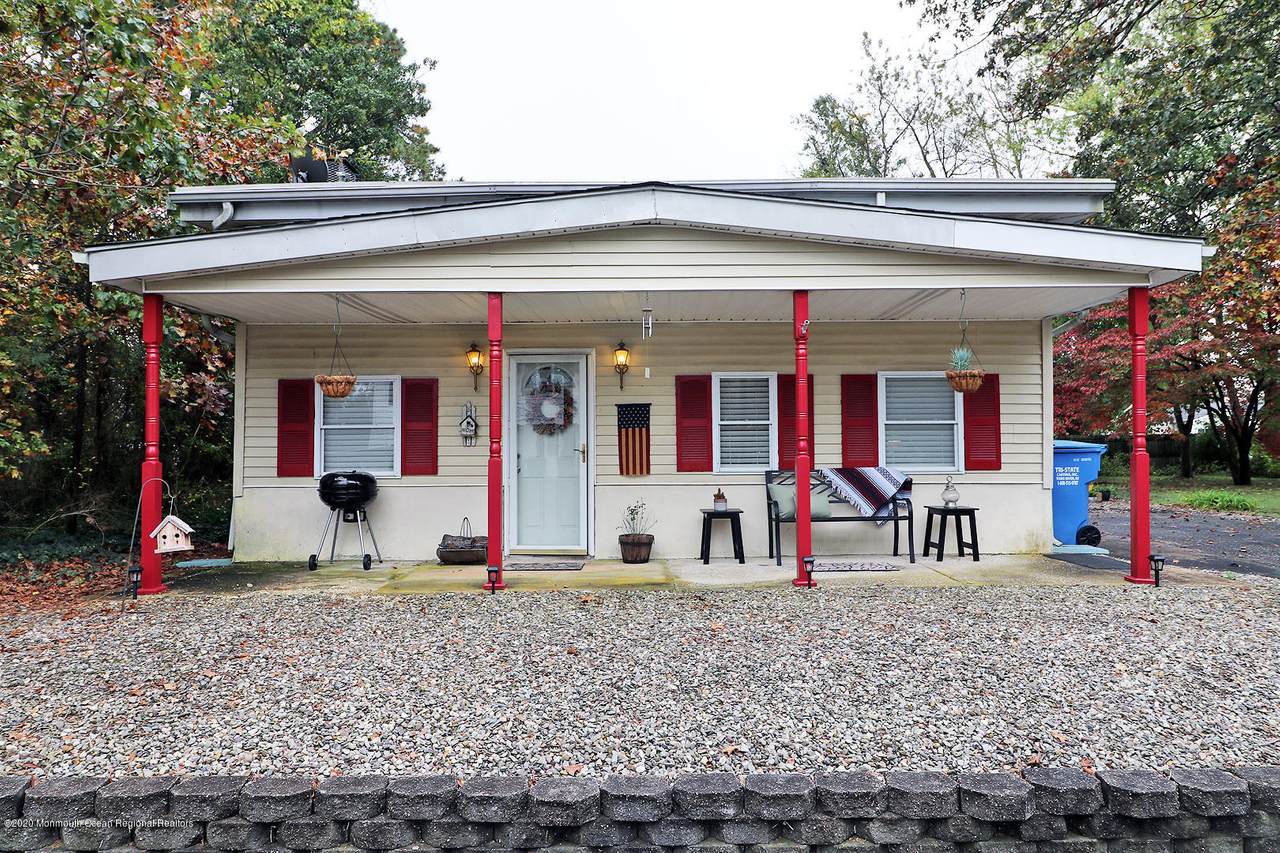 724 Lawrence Avenue - Photo 1