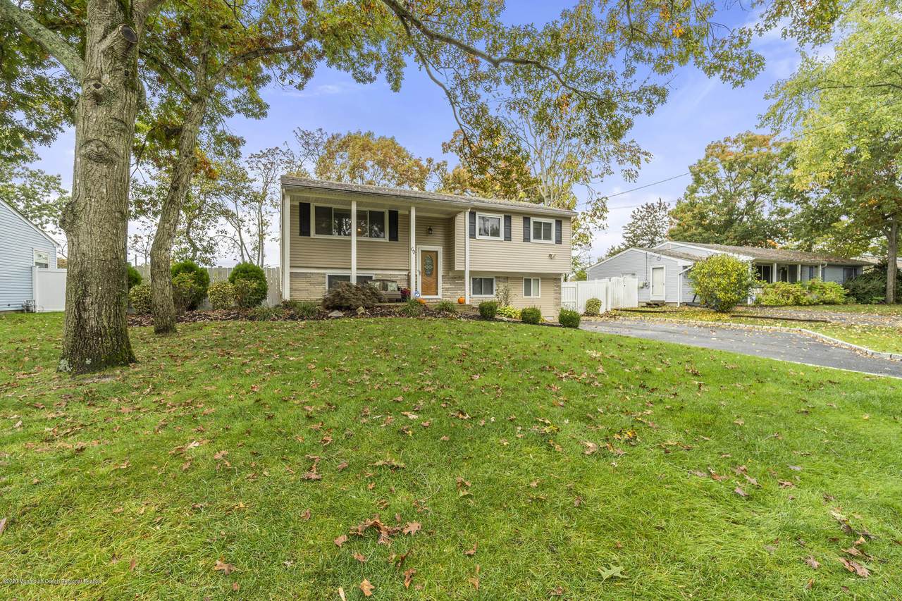 60 Larch Drive - Photo 1