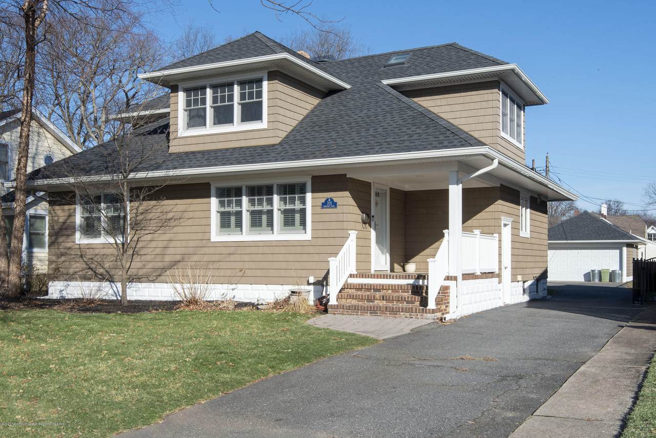 705 Crescent Place - Photo 1