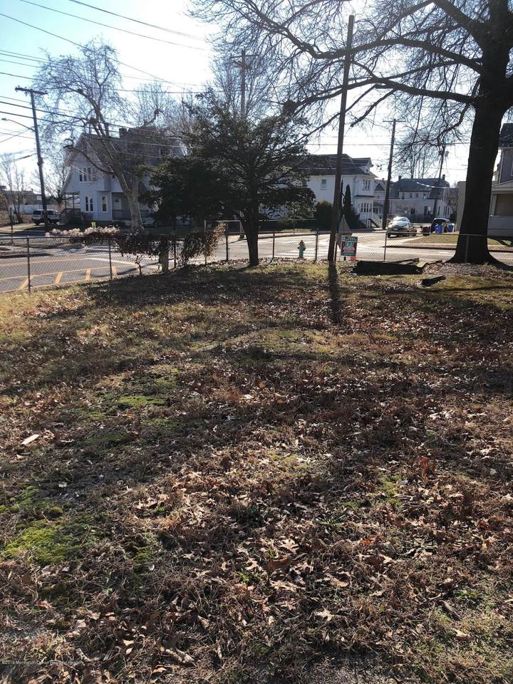 1001 Bangs Avenue - Photo 1