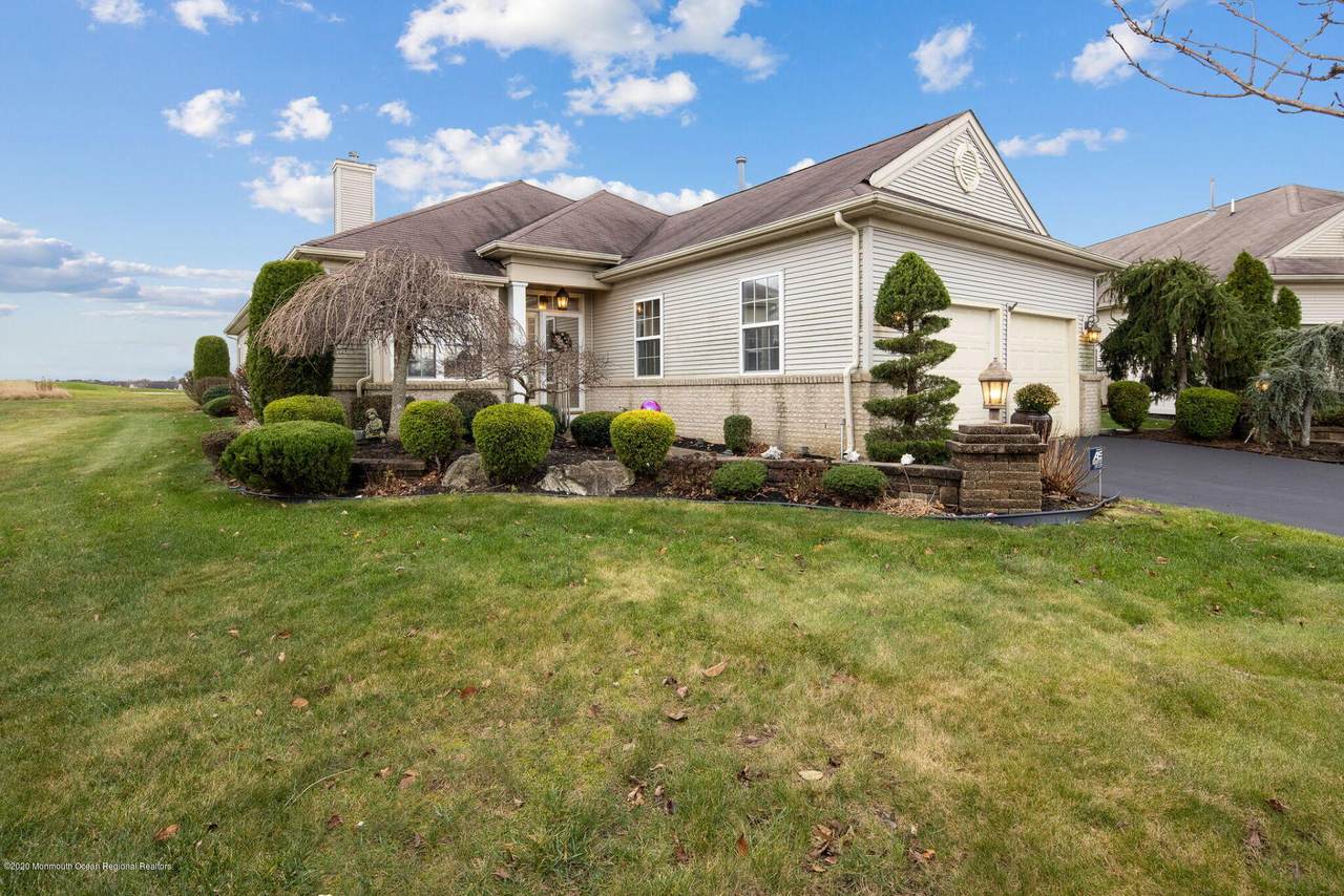 28 Valencia Drive - Photo 1