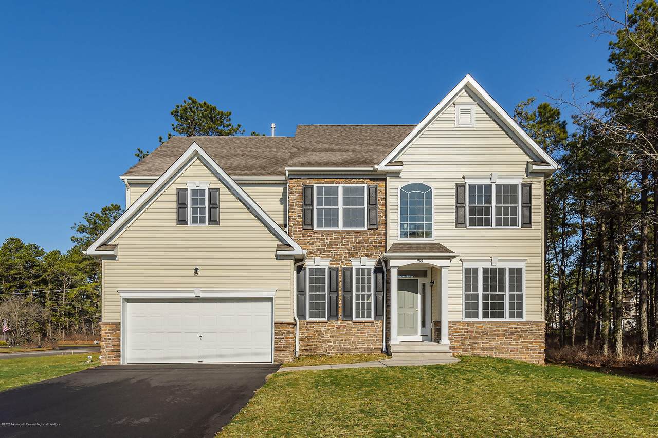 1024 Monmouth Avenue - Photo 1