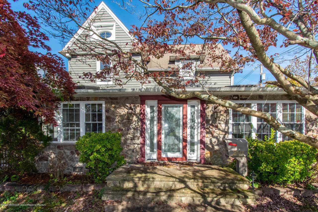 201 Union Avenue - Photo 1