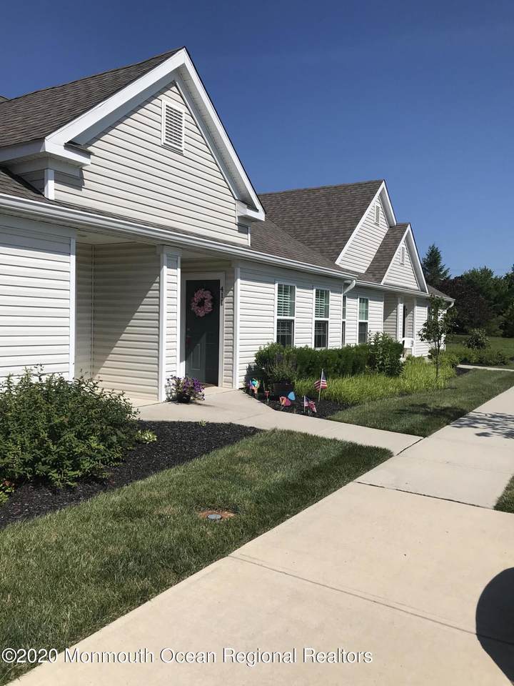 411 Florence Circle - Photo 1