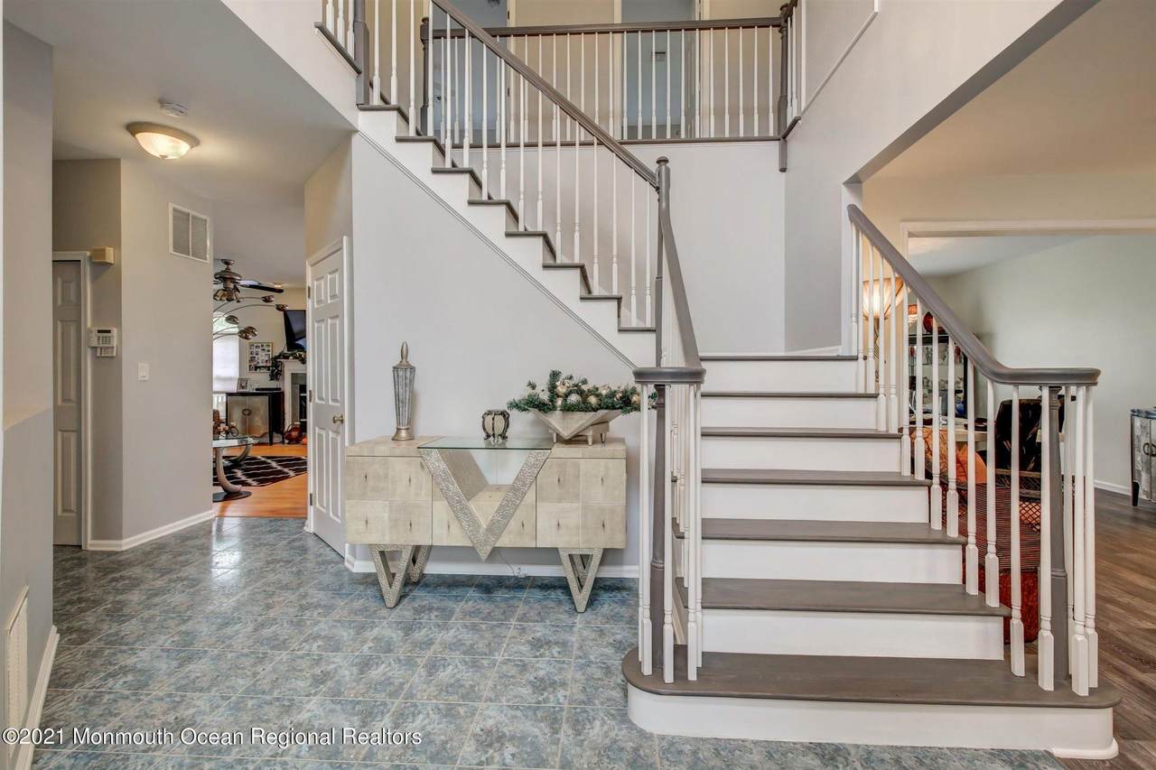 202 Hickory Lane - Photo 1