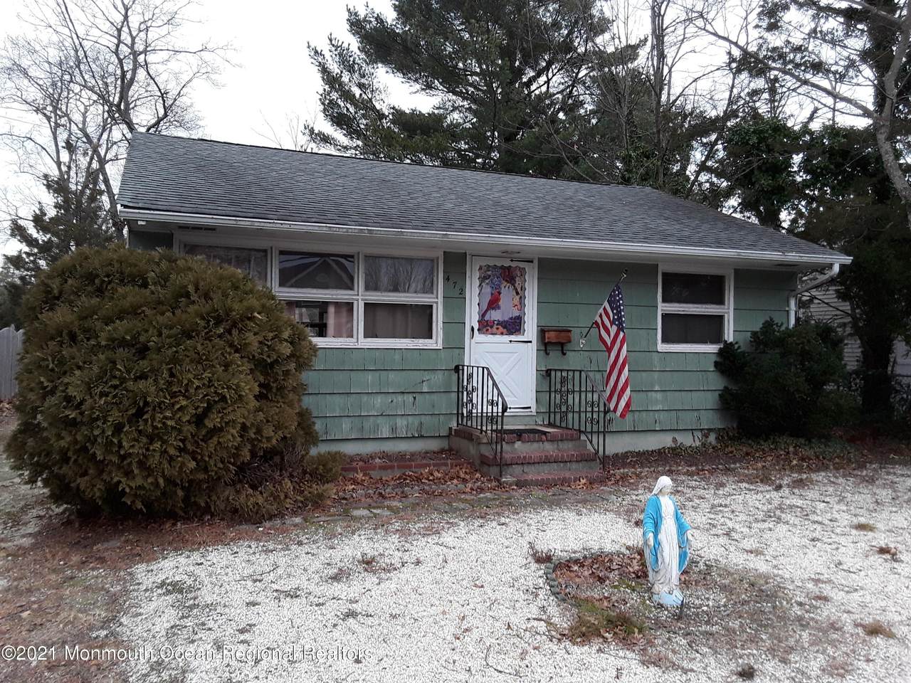 472 Pinecroft Drive - Photo 1