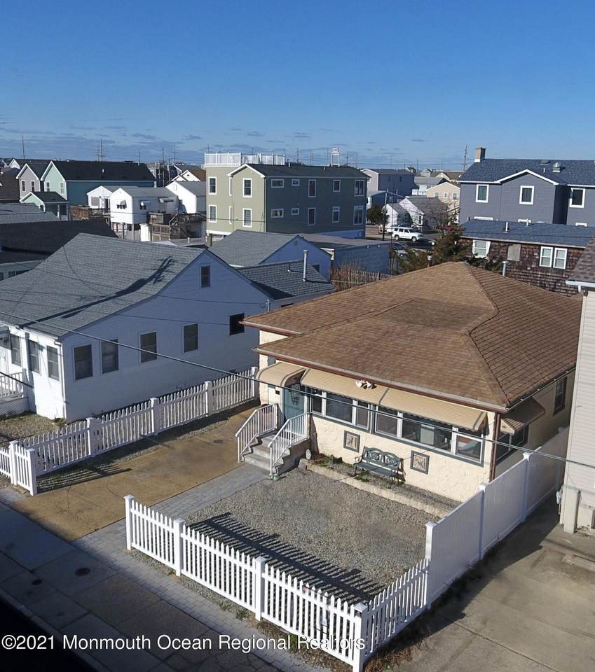 208 Carteret Avenue - Photo 1