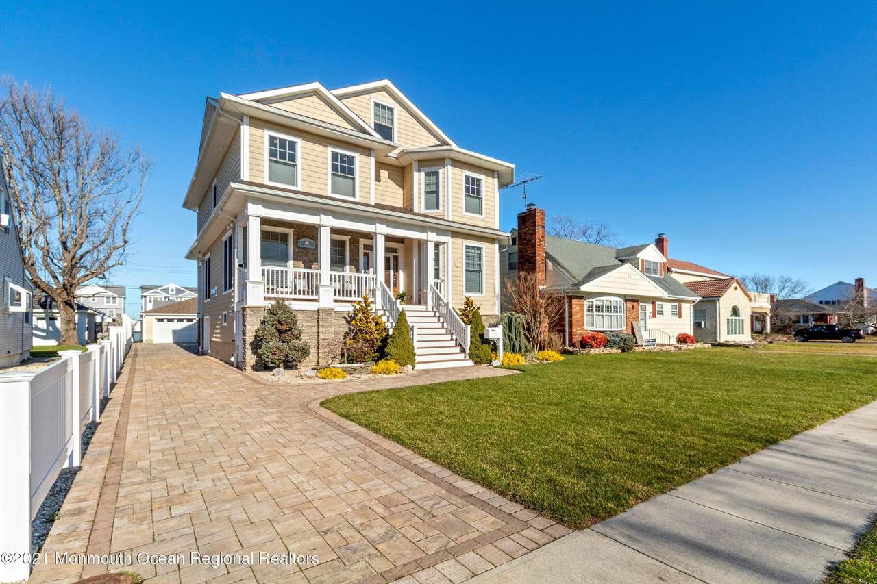105 Parkway - Photo 1