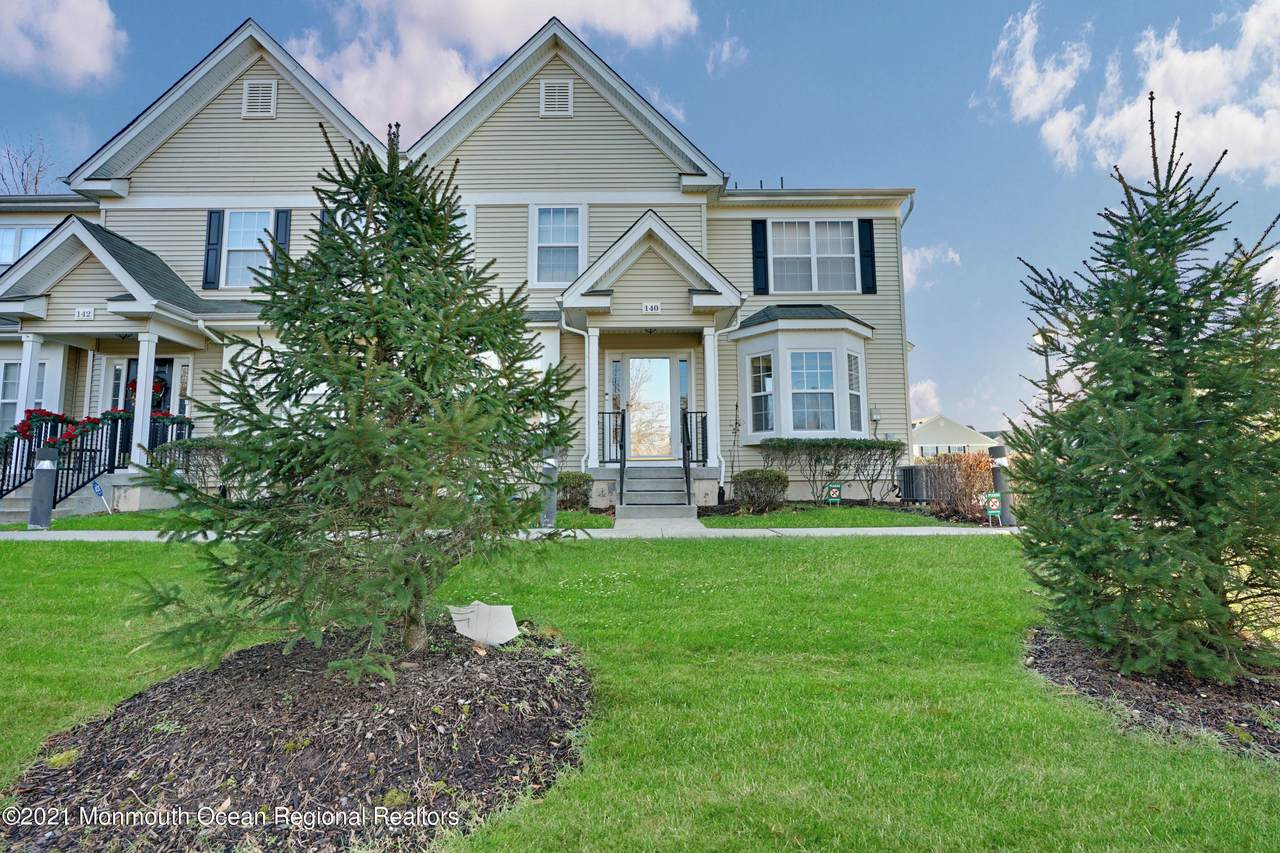 140 Brookfield Drive - Photo 1