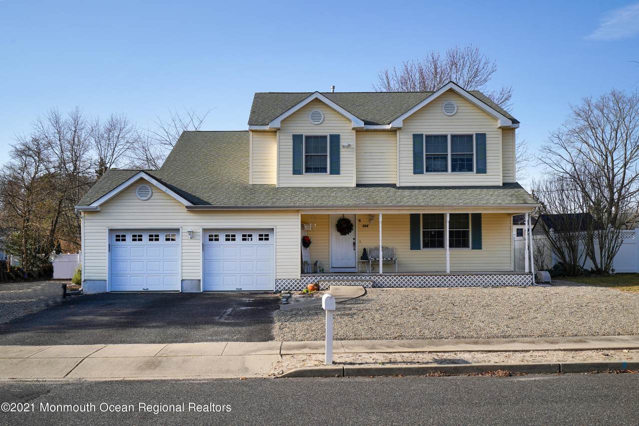 568 Iowa Avenue - Photo 1