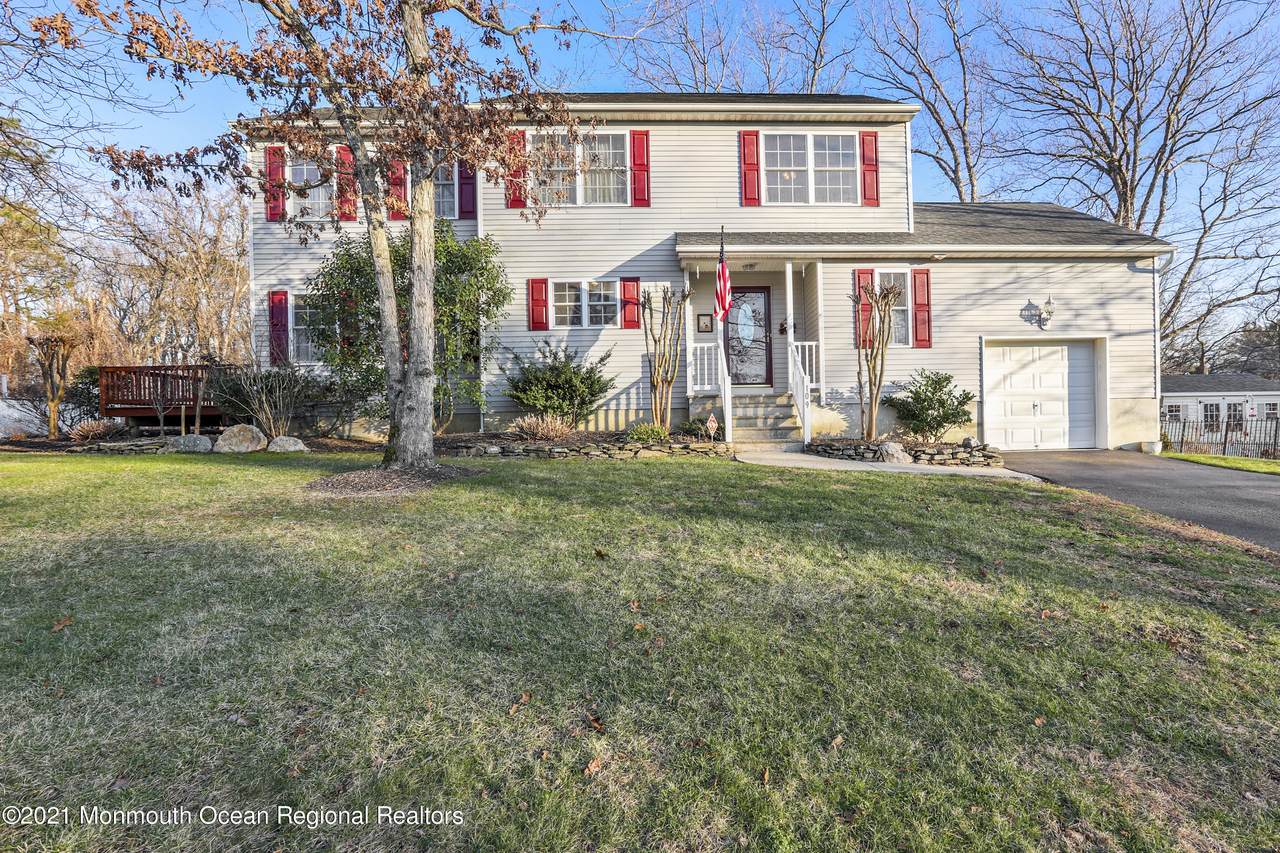 109 Burr Street - Photo 1