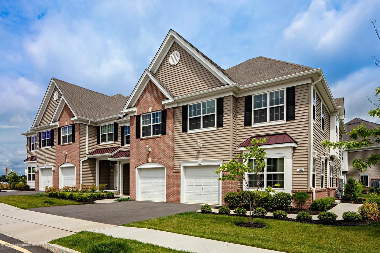 1703 Stallion Circle - Photo 1
