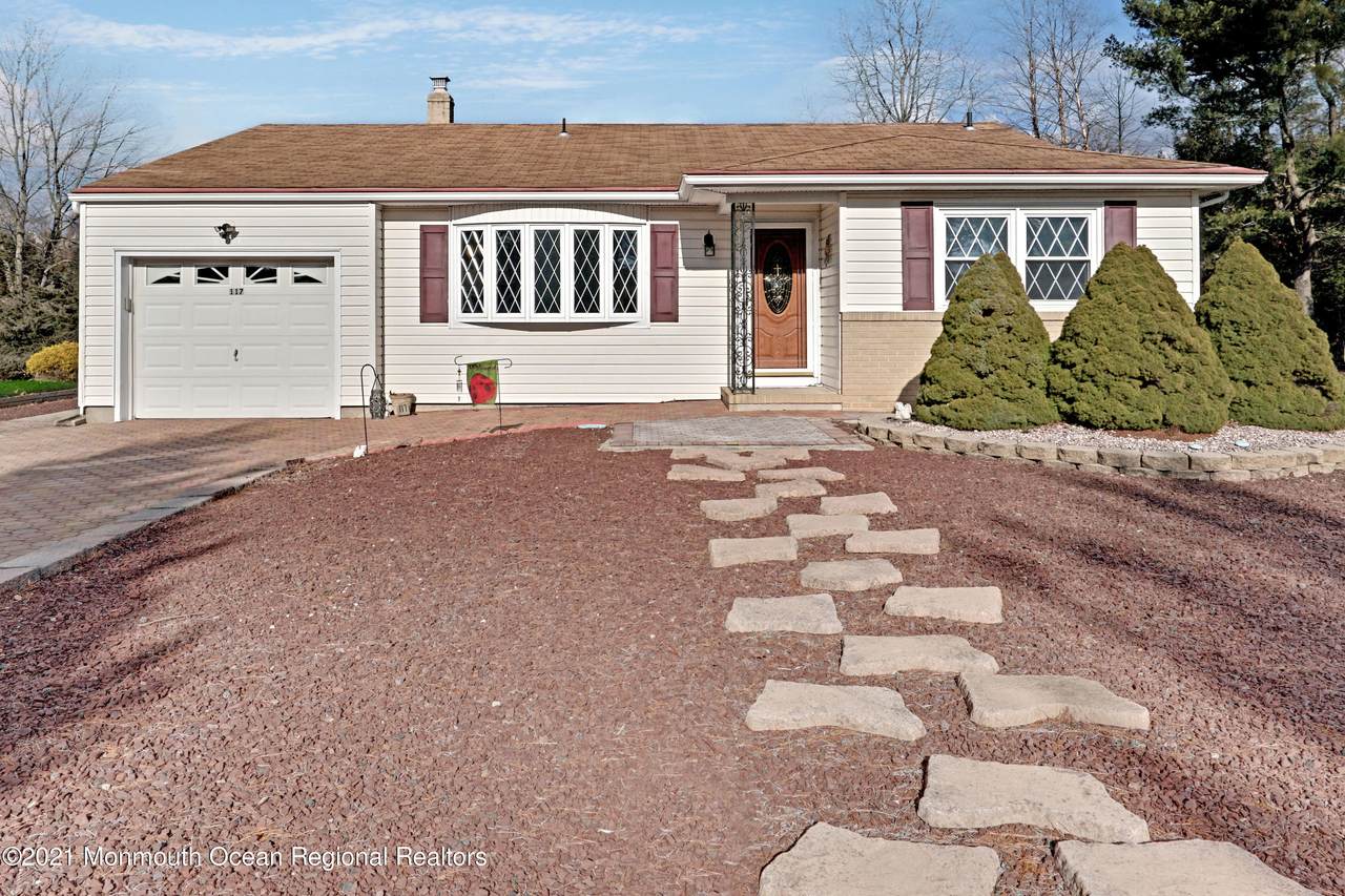 117 Edgewater Court - Photo 1