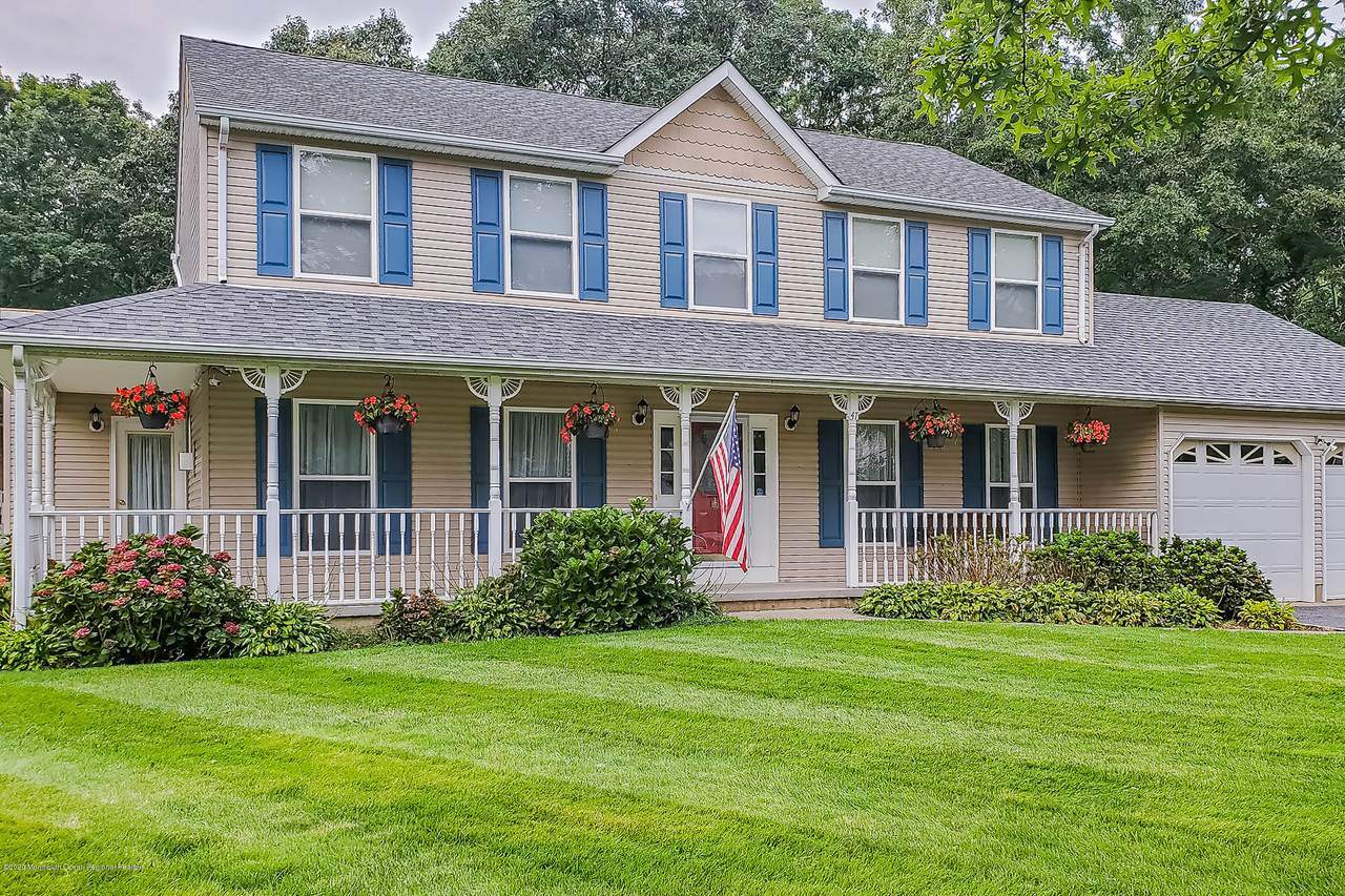 47 Maxim Drive - Photo 1