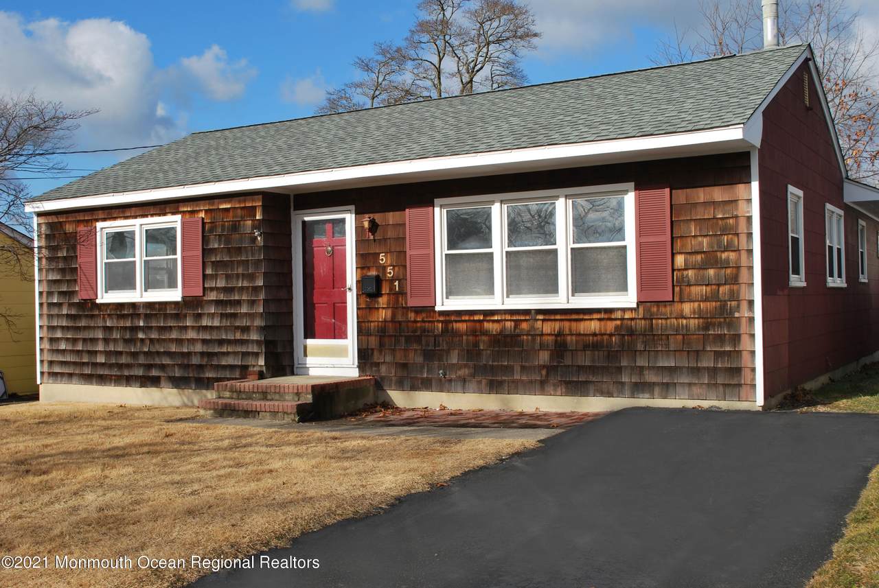 551 Oak Terrace - Photo 1