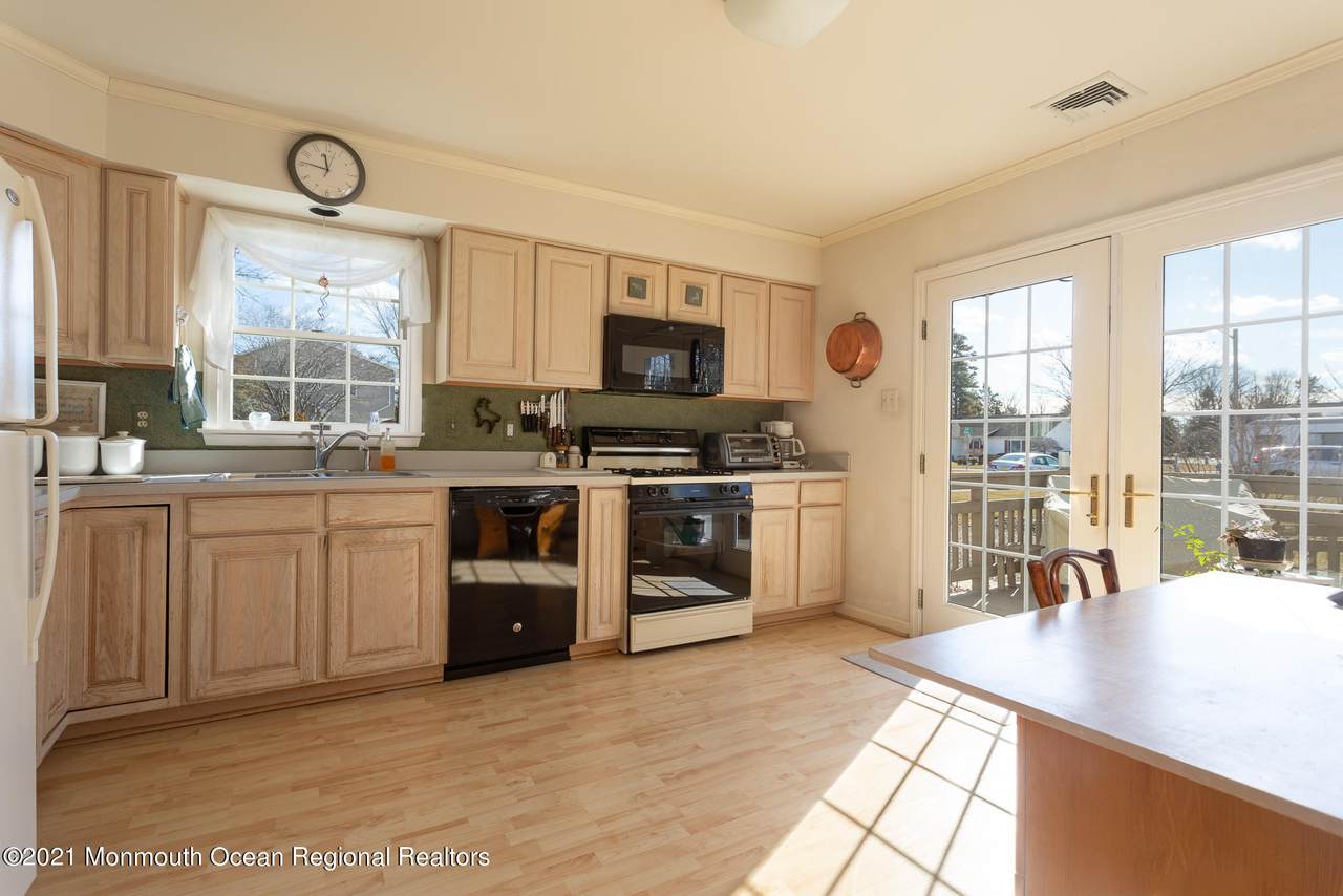 33 Lakewood Avenue - Photo 1