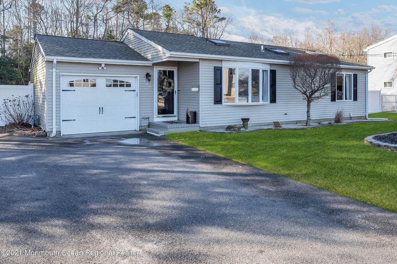 423 Cedar Drive - Photo 1