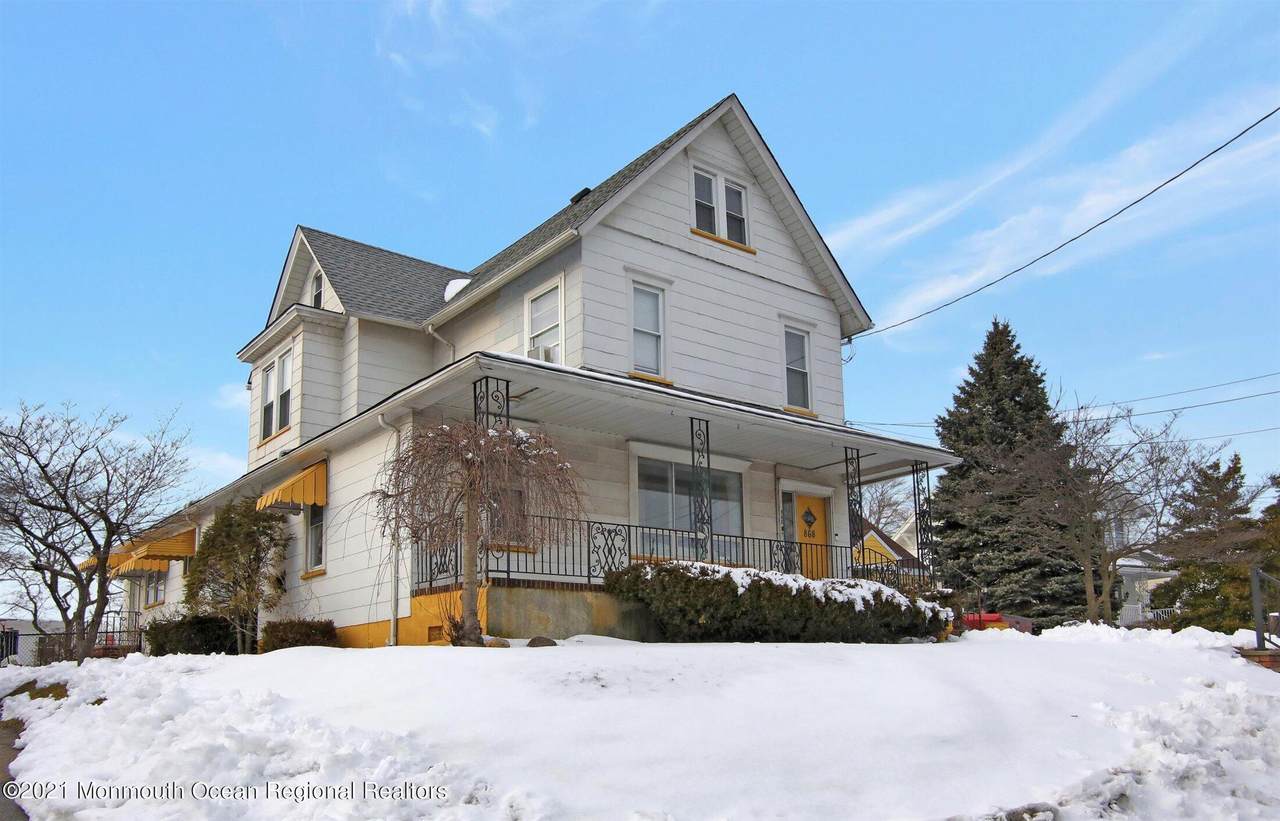 868 Upper Main Street - Photo 1