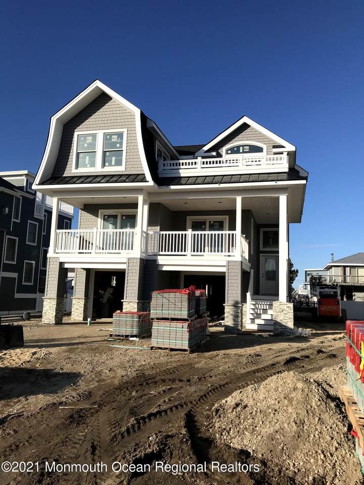 304 10th Street - Photo 1