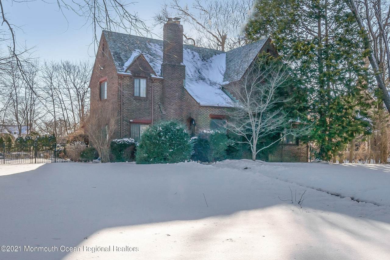 228 Hollywood Avenue - Photo 1