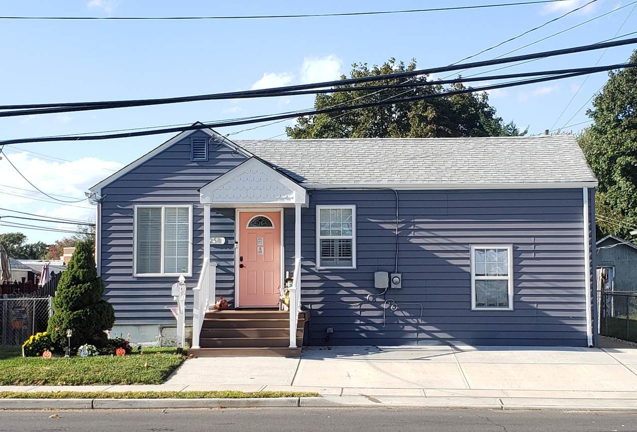 250 Thompson Avenue - Photo 1