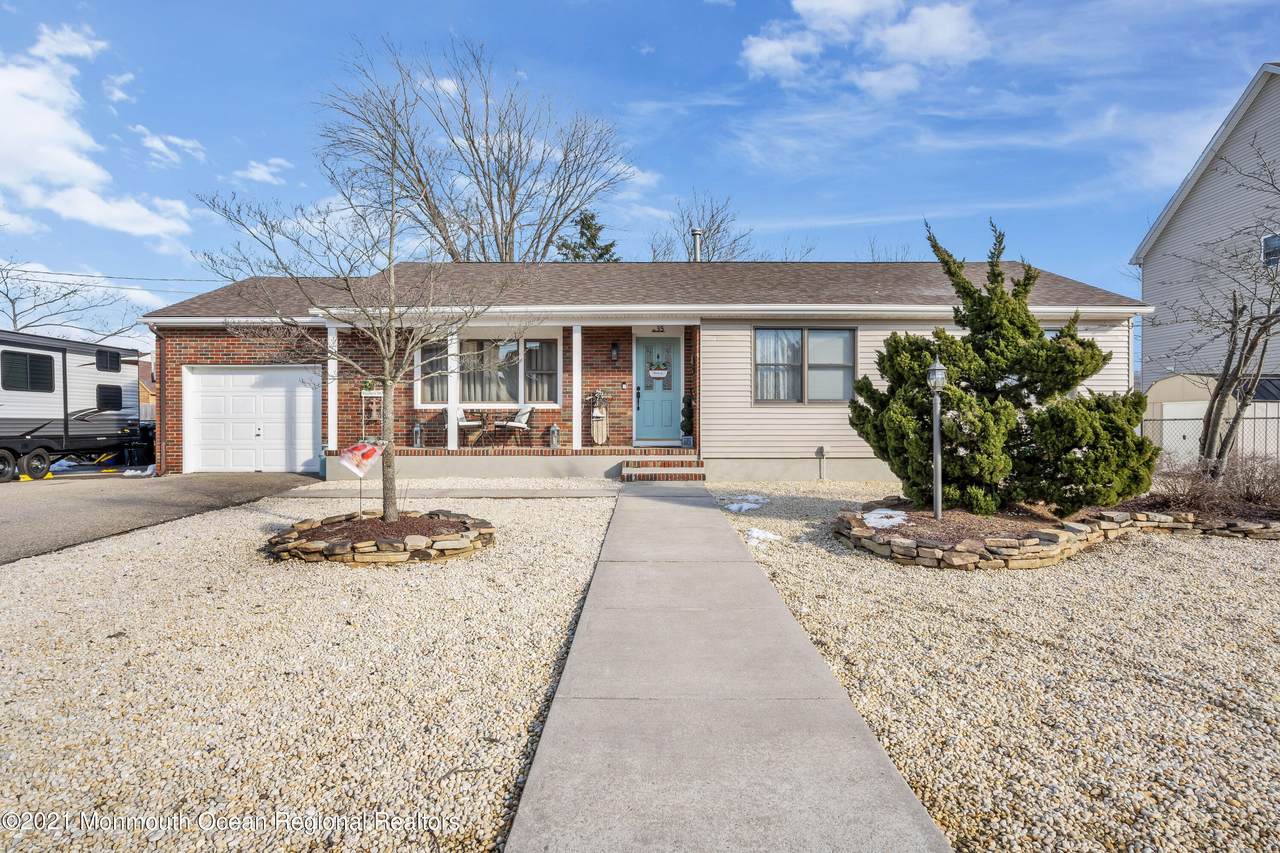 35 Lagoon Drive - Photo 1