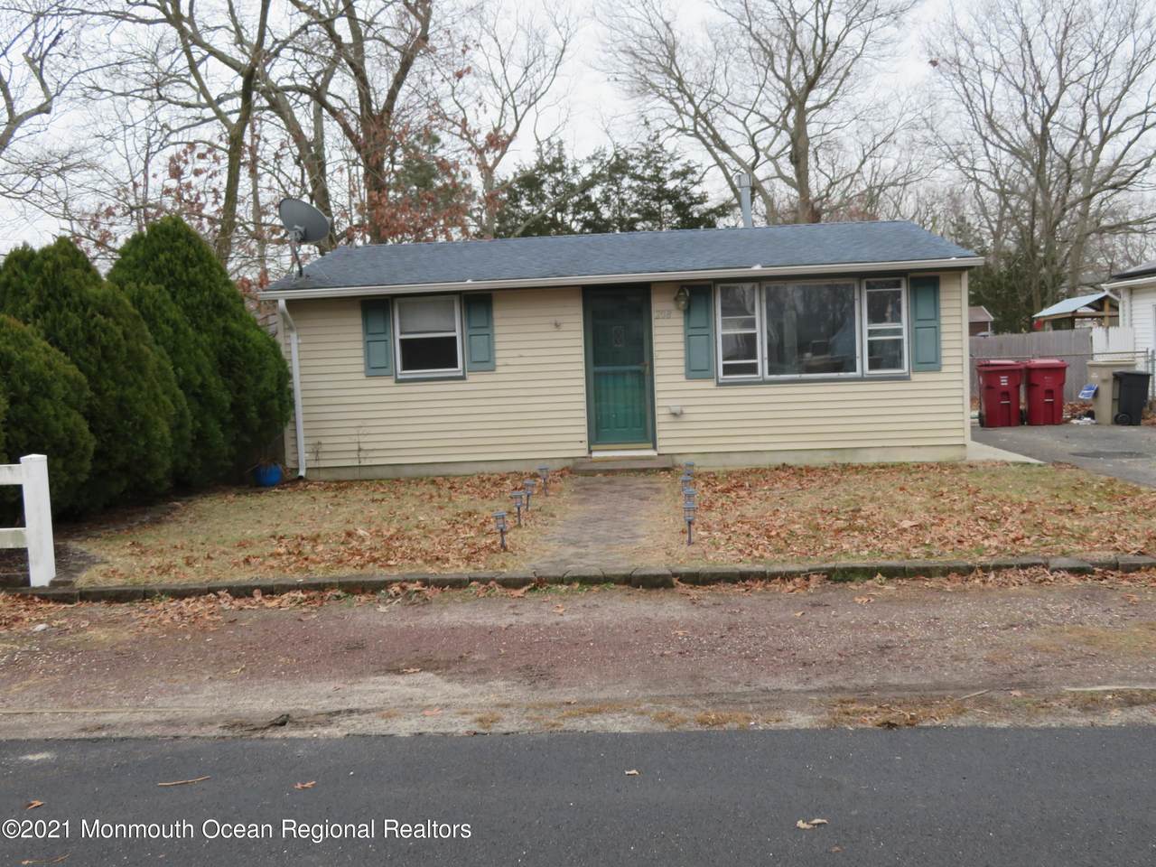 208 Laurel Drive - Photo 1