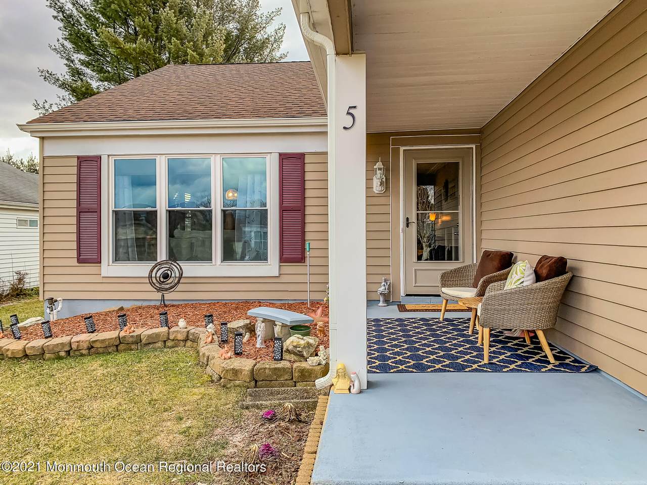 5 Sandhurst - Photo 1