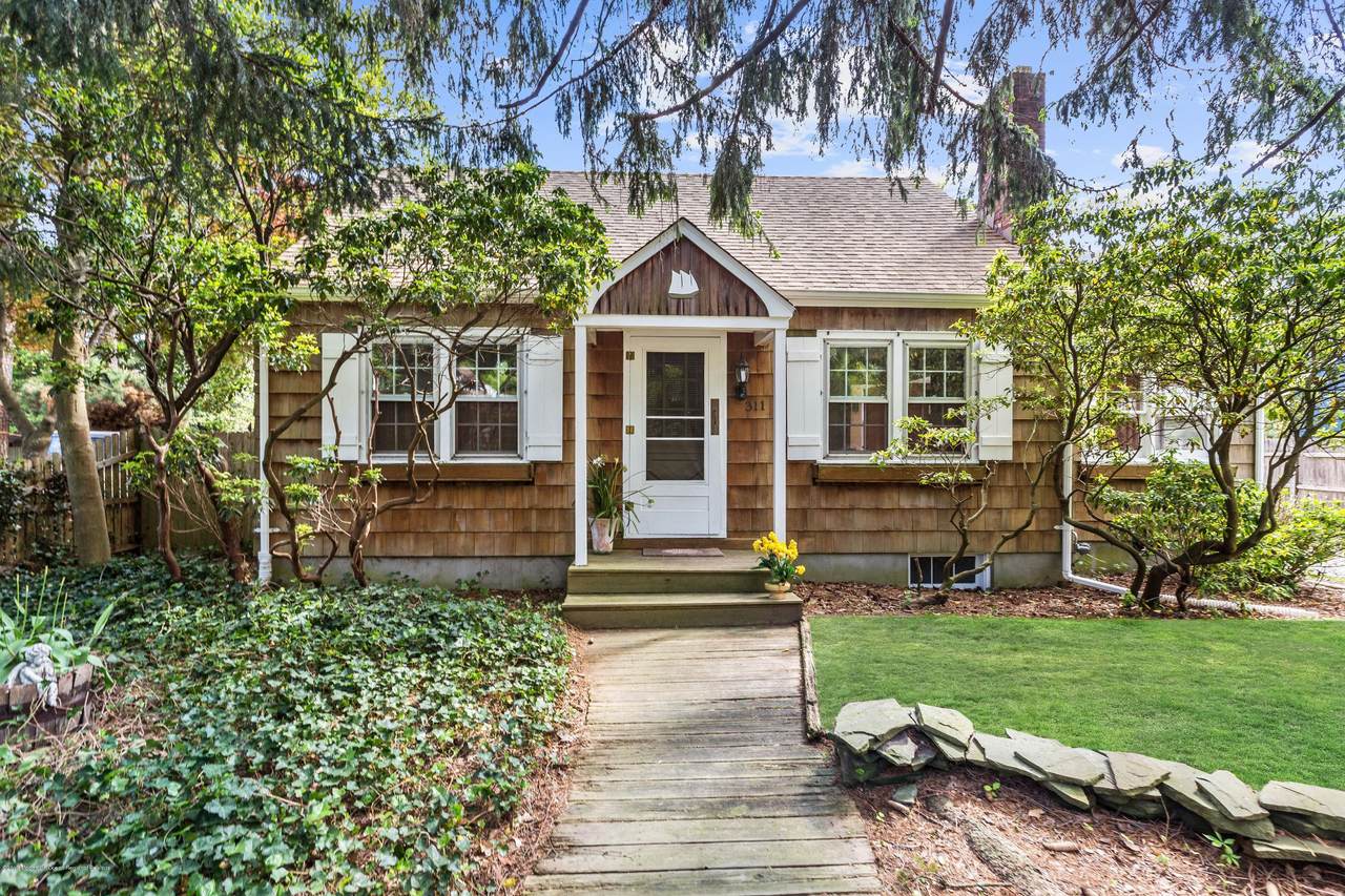 311 Deerfoot Lane - Photo 1